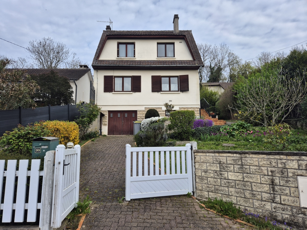 Construction robuste 80m2 avec 3 chambres et sous sol total