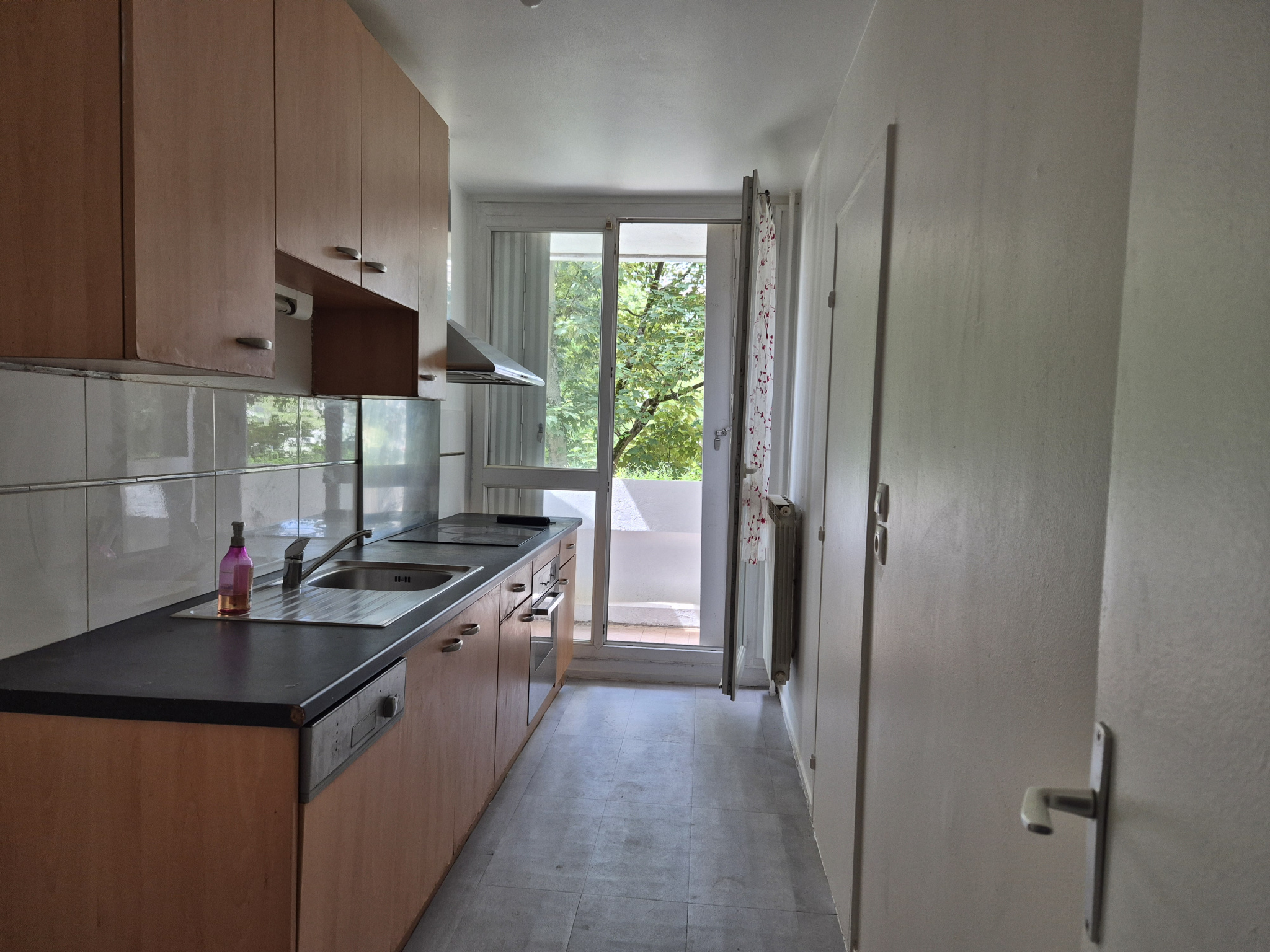 À vendre Appartement T3 de 72 m2 avec balcon et bureau à V