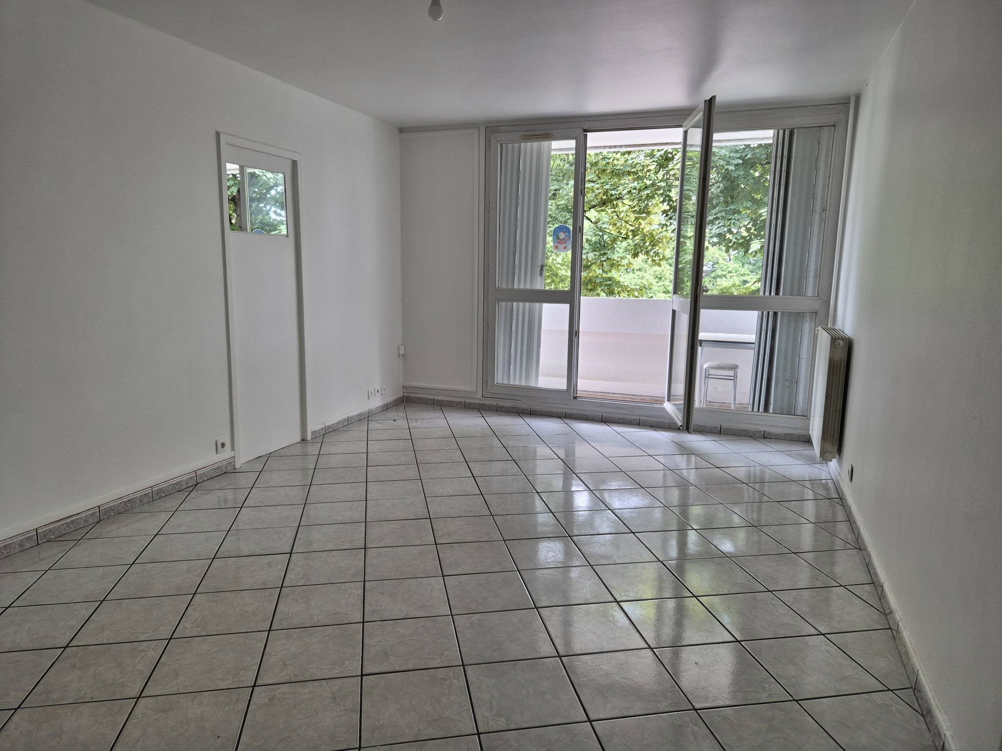 À vendre Appartement T3 de 72 m2 avec balcon et bureau à V